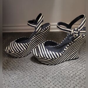 Alice and Olivia Black and white stripe Jana Platform sandals